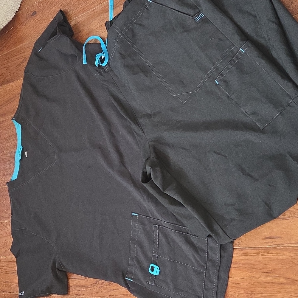 Woman's Carhartt Scrub Set Black XL Like New Soft Srubs